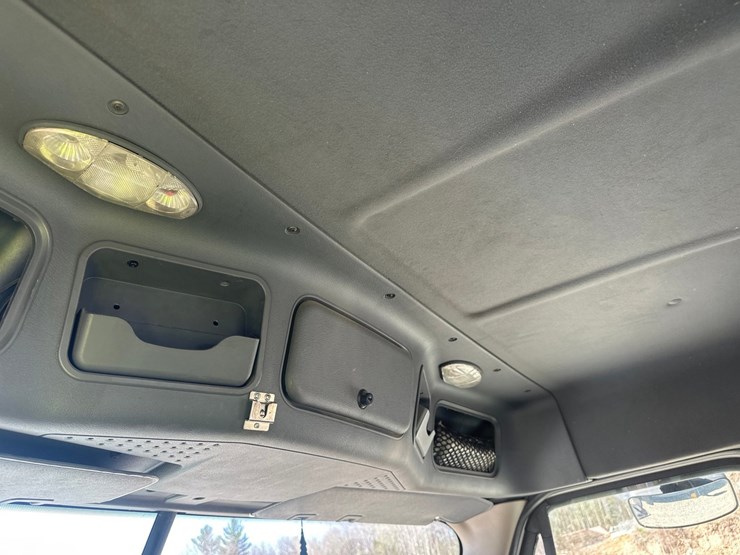 2014-massey-ferguson-8-image-42