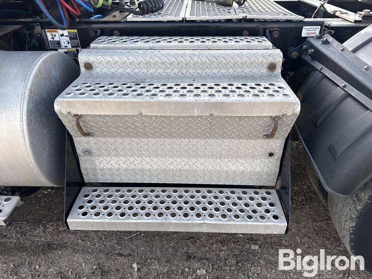 2016-kenworth-t880-image-16