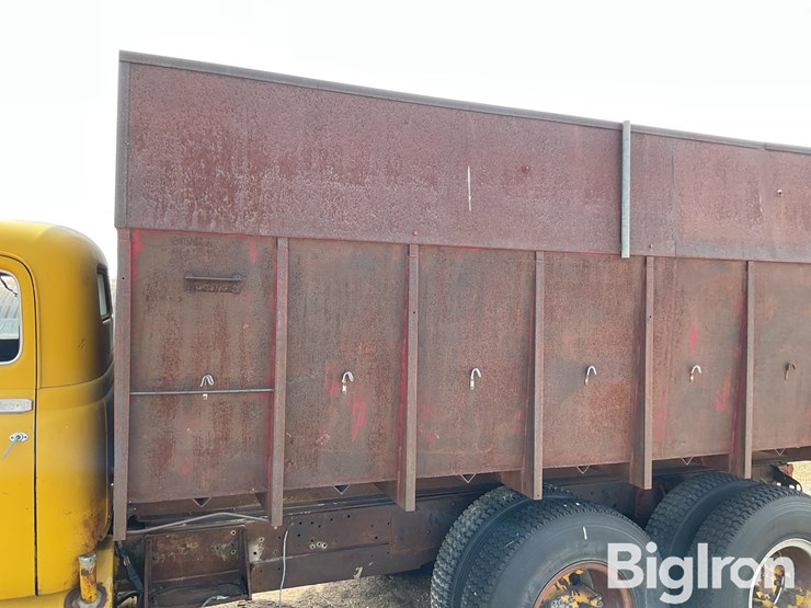 1953-diamond-t-622-28m-t/a-grain-truck-image-15