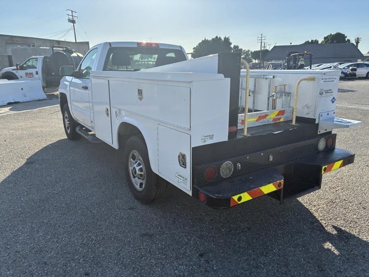 2015-chevrolet-silverado-2500hd-image-4