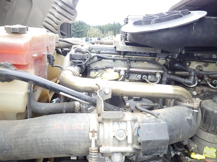 2012-freightliner-cascadia-125-image-28