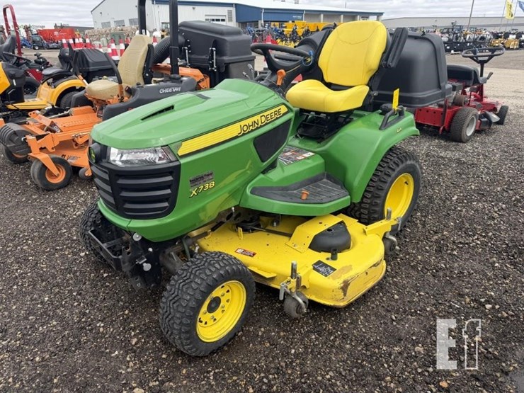 2017-john-deere-x738-image-1