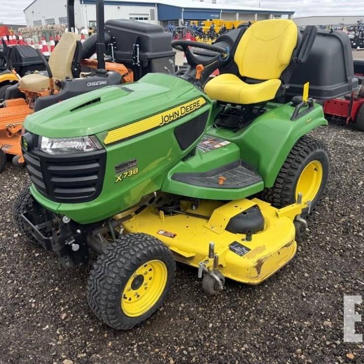 2017 JOHN DEERE X738