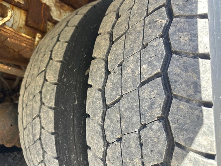 2009-international-durastar-4300-image-80