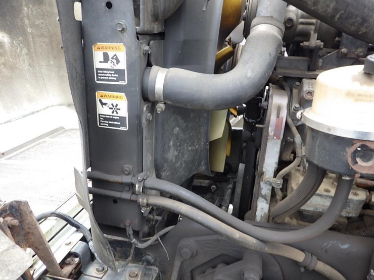 2005-peterbilt-pb330-22'-t/a-fuel-lube-truck-image-44