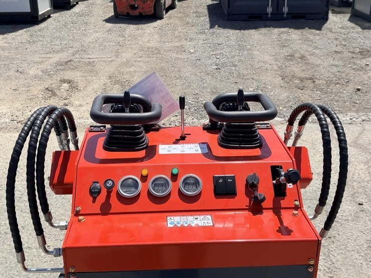 2026-zjg-zj-380-skid-steer-loader-image-10