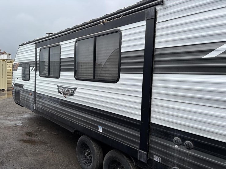 2020-wildwood-wdt282qbxl-ca-travel-trailer-image-15
