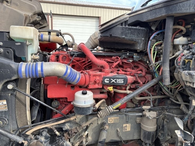 2022-peterbilt-567-image-12