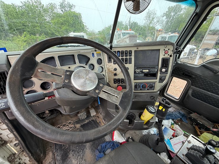 2009-mack-granite-gu713-image-14