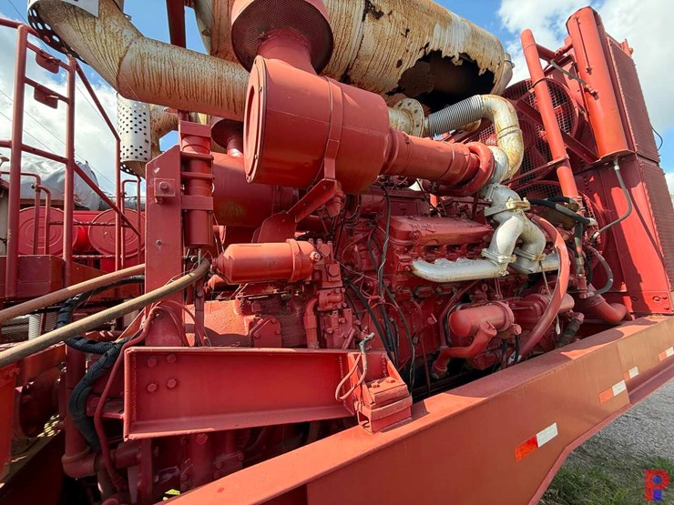 western-rough-rider-1000-hp-10k-triplex-double-pump-trailer-image-2