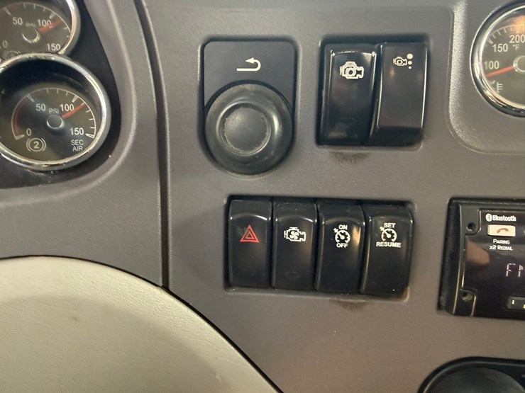 2015-peterbilt-579-image-62