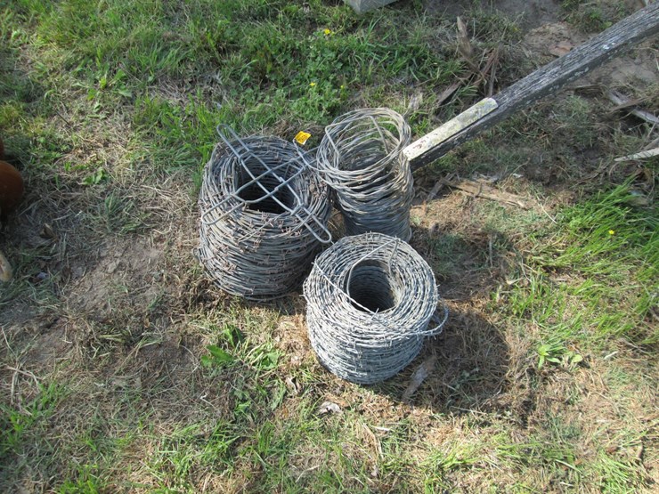 #45962-•-(2)-rolls-barbed-wire-(1)-roll-slick-wire-image-1