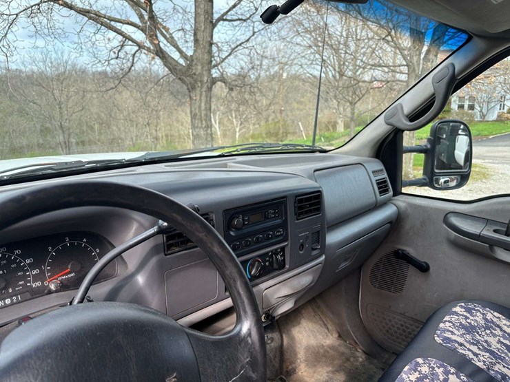 2001-ford-f550-image-25