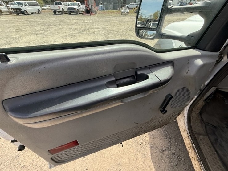 2006-ford-f450-image-24