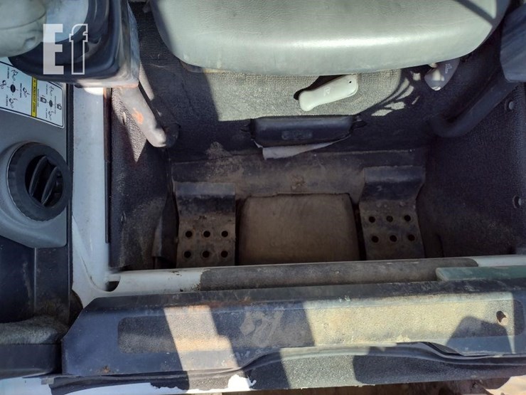 2010-bobcat-t190-image-13