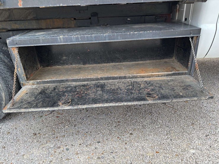 2009-ford-f550-image-26