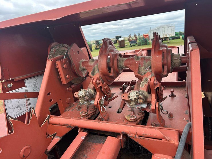 hesston-4590-image-13