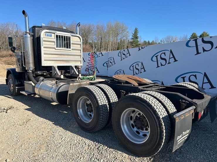 peterbilt-388-image-3