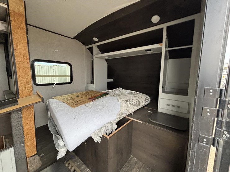 2020-premier-bl19fbpr20-travel-trailer-image-26