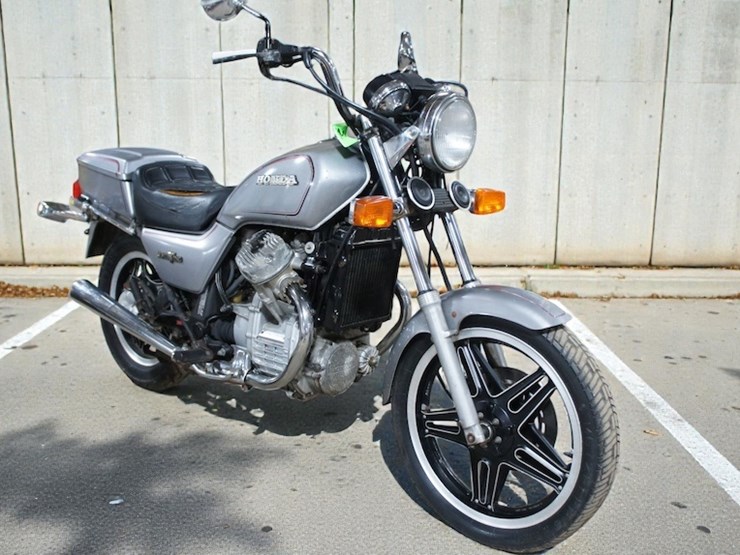 1982-honda-gl500-silver-wing-motorcycle-image-2