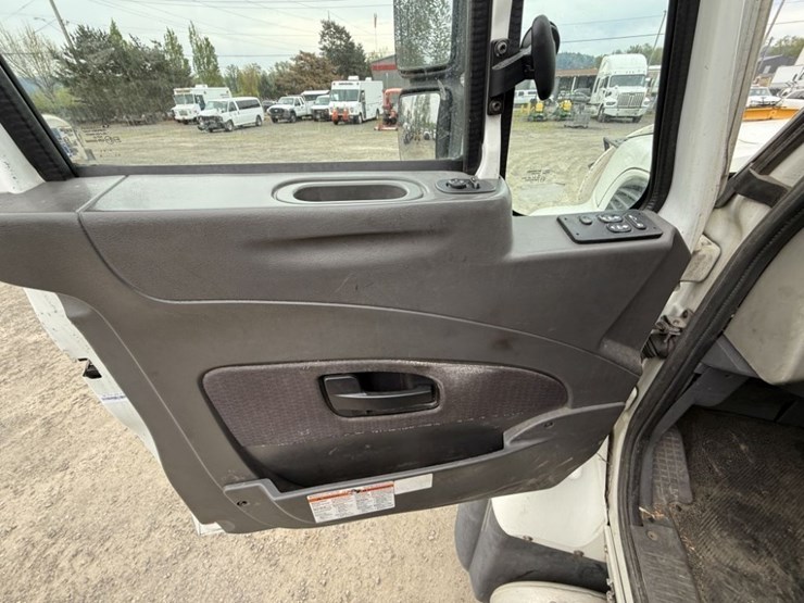 2012-international-7600-image-32