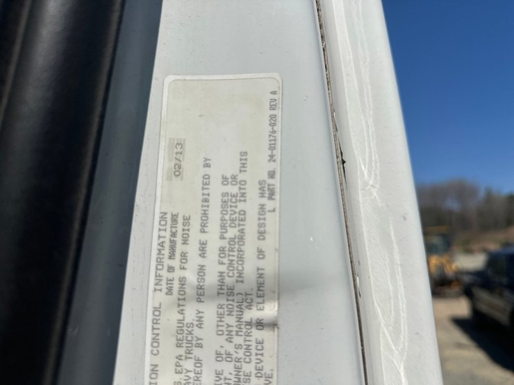 2014-massey-ferguson-8-image-83