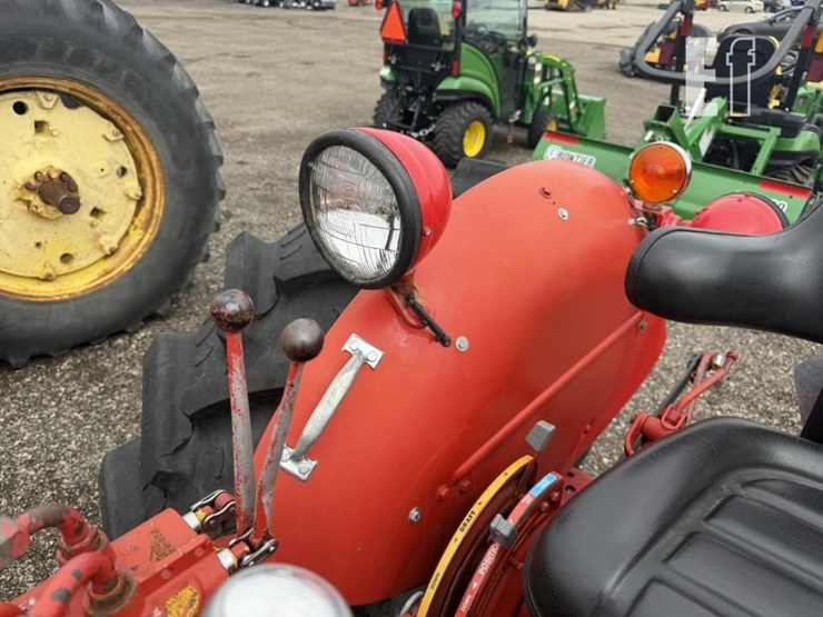 massey-ferguson-135-image-22