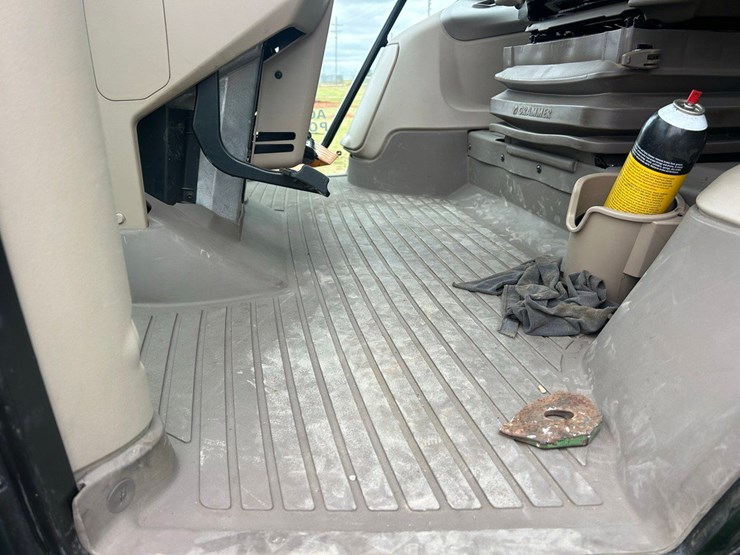 john-deere-cr165-image-30