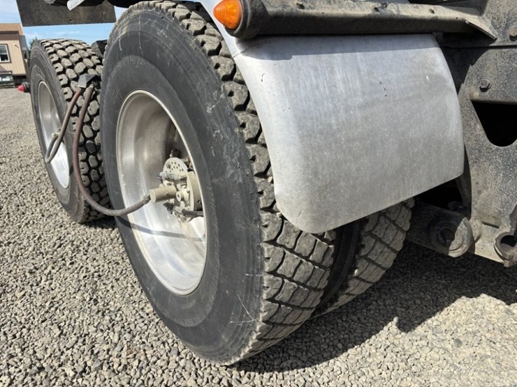 2013-kenworth-t800-image-13