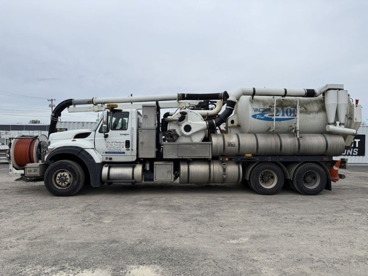 2012-international-7600-image-7