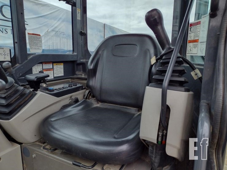 2017-case-cx36b-image-8