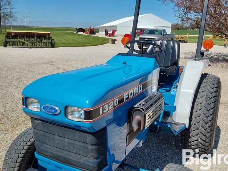 1996-ford-1320-image-11