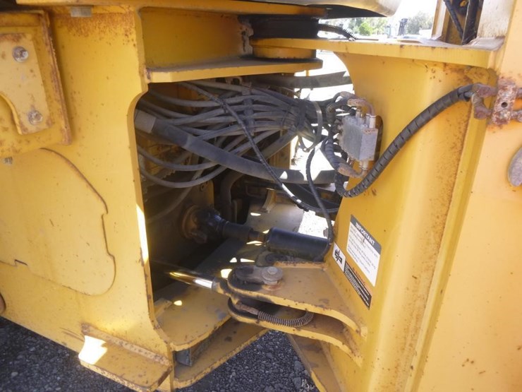 2005-deere-624j-image-26