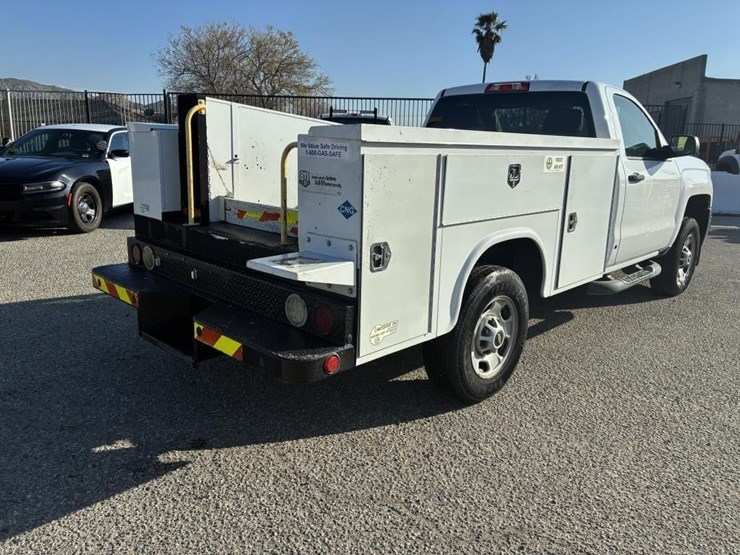 2015-chevrolet-silverado-2500hd-image-3