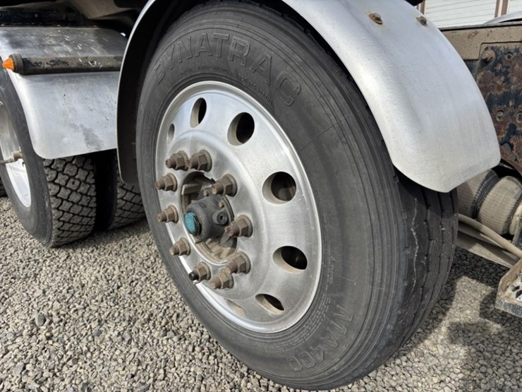 2019-kenworth-t880-image-15