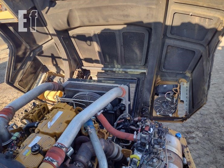 2019-caterpillar-745-image-35