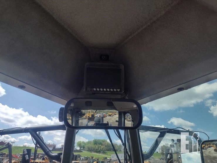 2010-caterpillar-120m-image-9