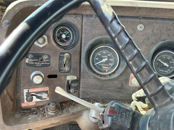 1984-ford-tractor-image-41