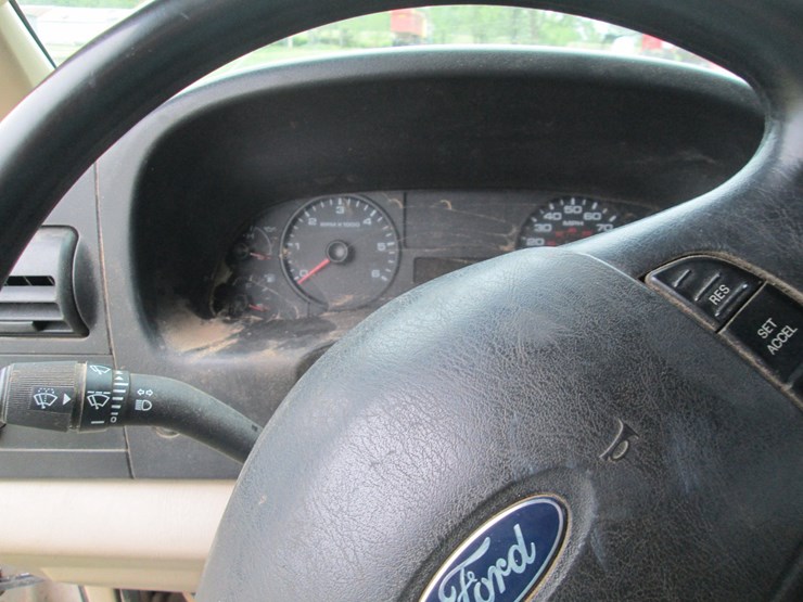 2005-ford-f350-image-35