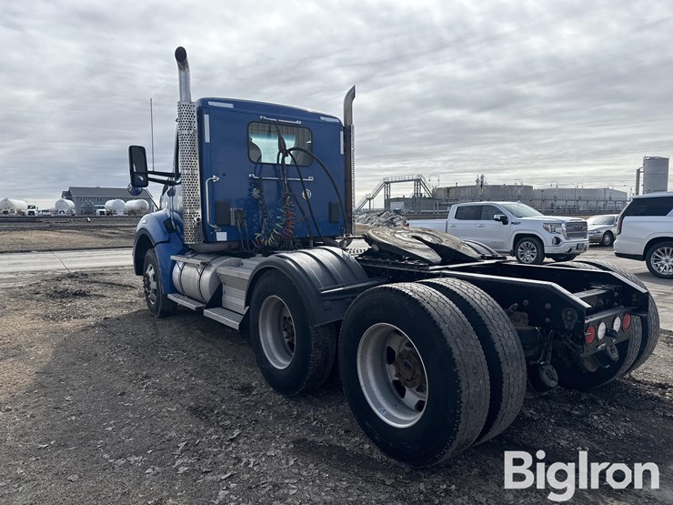 2016-kenworth-t880-image-7