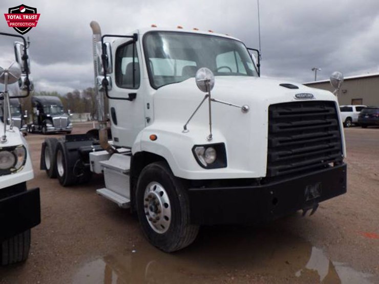 2020-freightliner-114sd-image-1