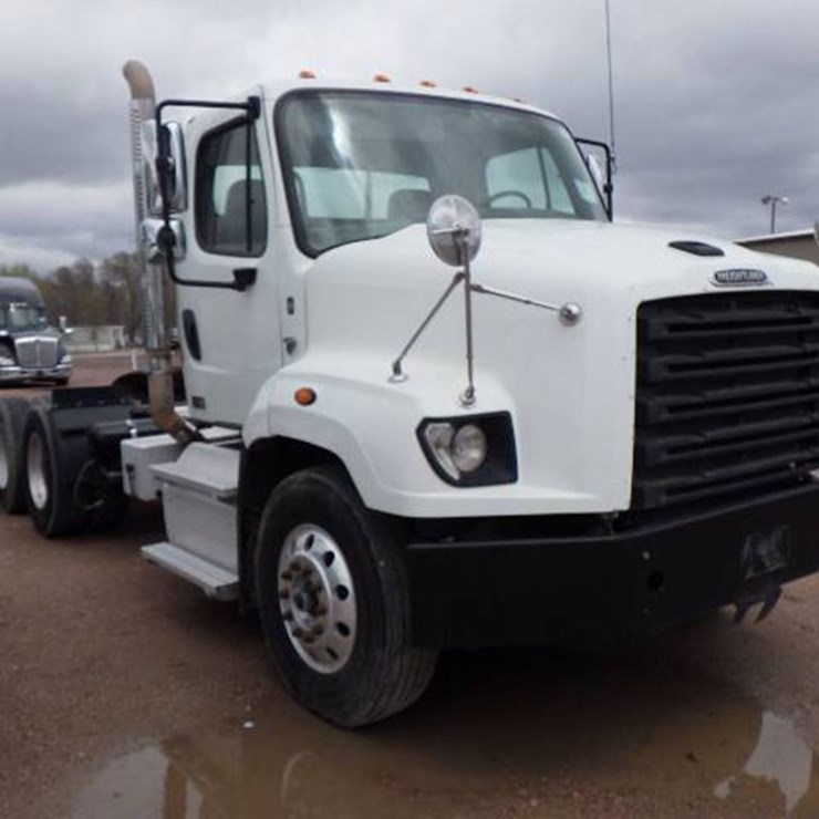 2020 FREIGHTLINER 114SD