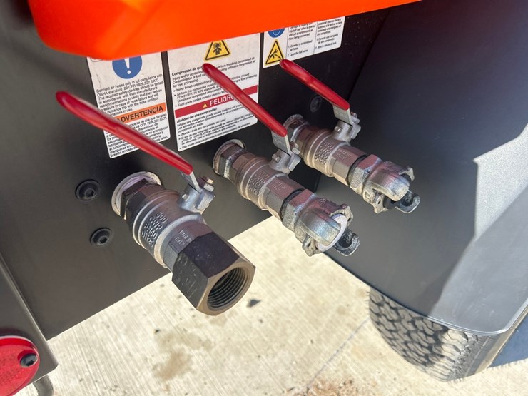 2023-massey-ferguson-8-image-16