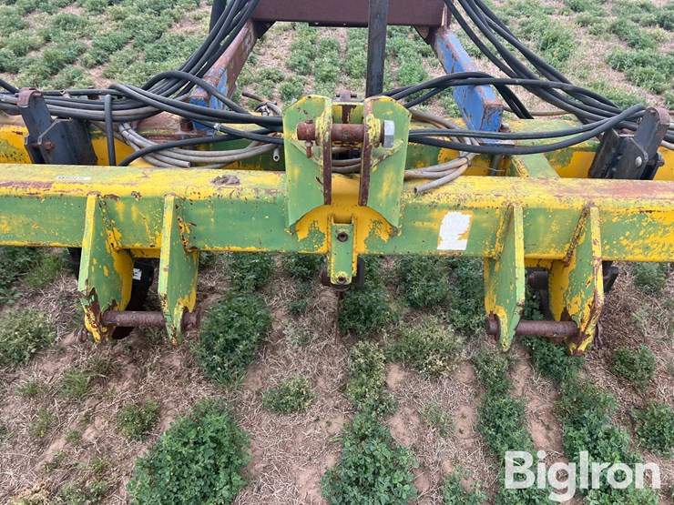 16r30-strip-tiller-image-9