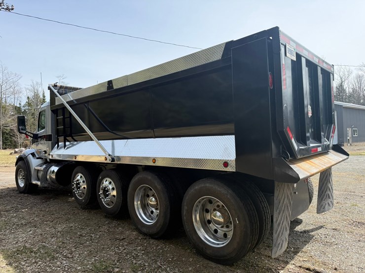 2015-peterbilt-579-image-3