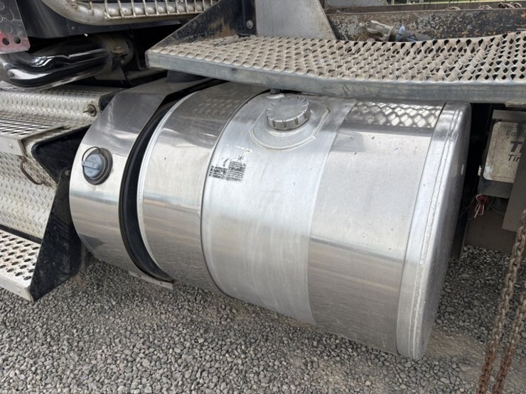 2019-kenworth-t880-image-21