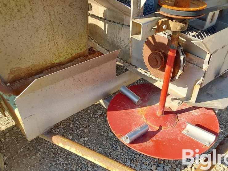 tyler-t/a-pull-type-fertilizer-spreader-image-19