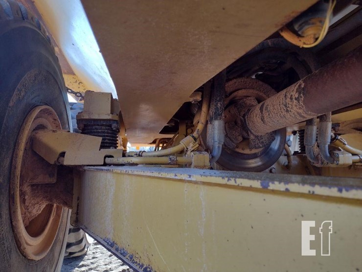 2019-caterpillar-745-image-26