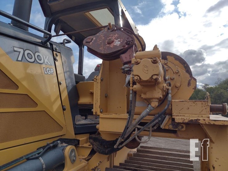 2013-deere-700k-lgp-image-24