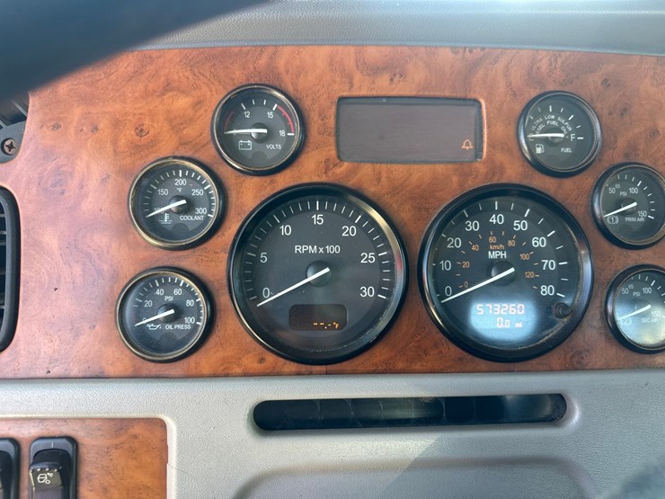 2008-peterbilt-386-image-33